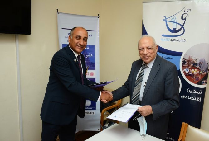 تم توقيع بروتوكول تعاون مع شركائنا بالنجاح "روتارى هليوبوليس" للمساهمة بعدد من ماكينات الخياطة لدعم وتمكين السيدات من المناطق الأكثر إحتياجاً لتنمية مهاراتهن الفنية وقدراتهن لتأسيس مشروعات وتطويرها.